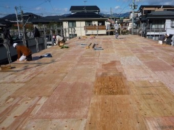 屋根下地