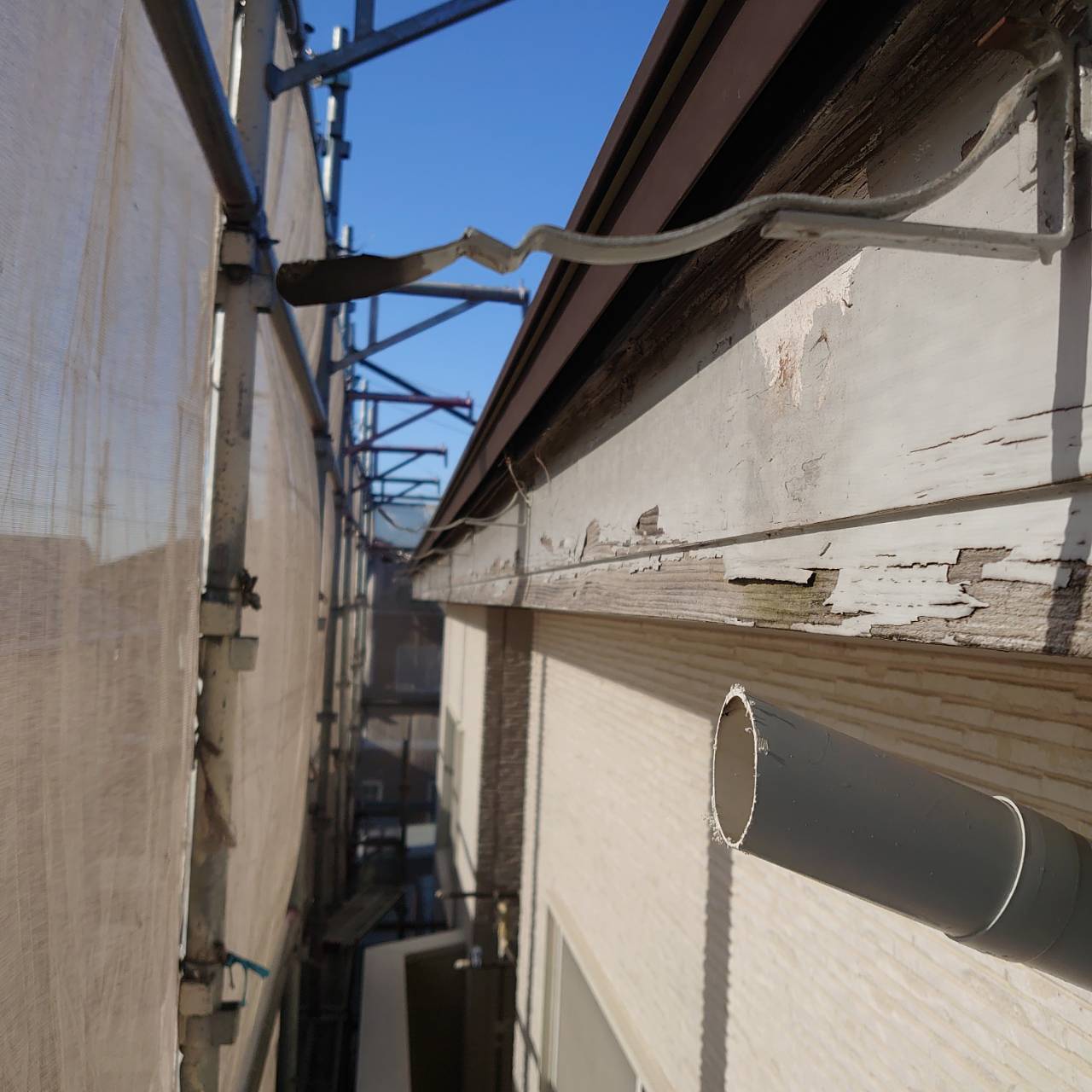 万世町で屋根ガルバリウム鋼板・カバー工法