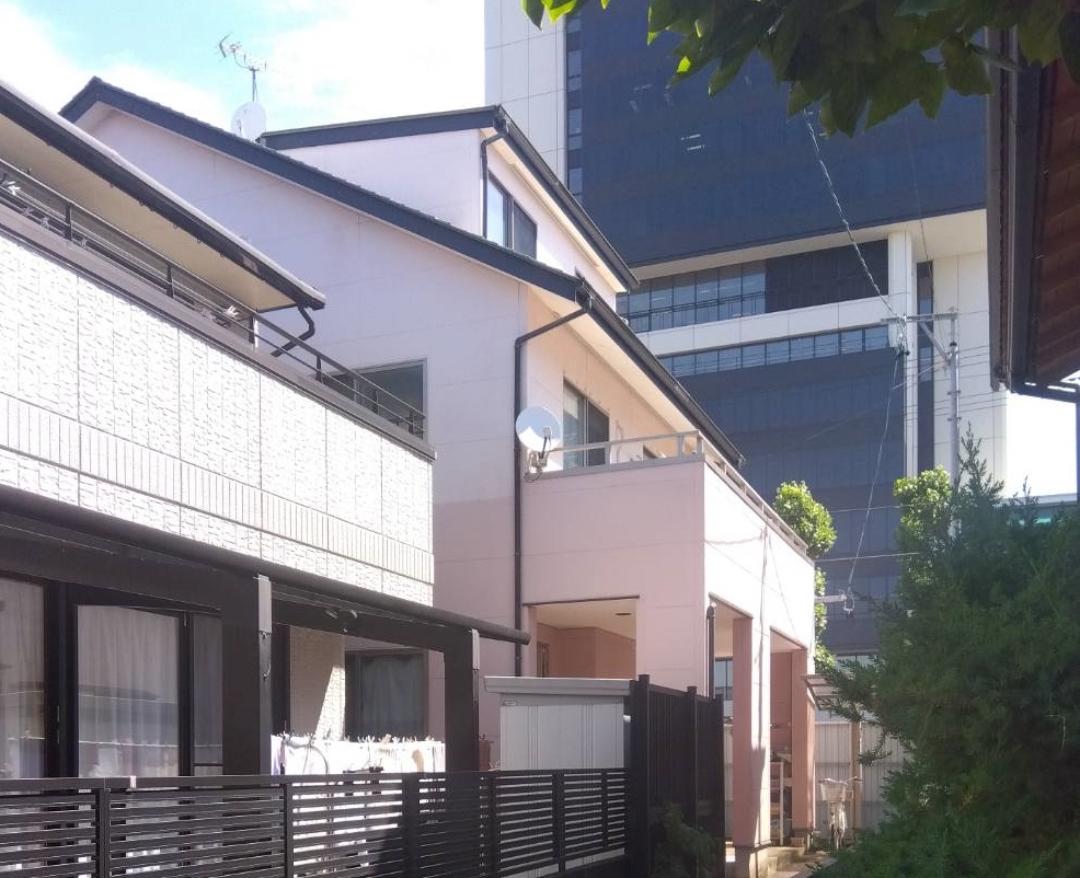 静岡市駿河区で木造２階建て住宅、屋根のカバー工法及び外壁塗装塗り替え工事を行っております