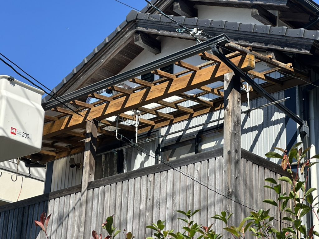 波板撤去後の骨組み