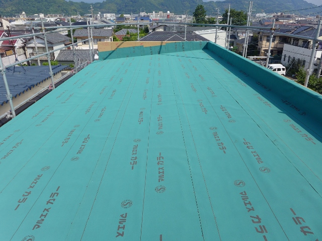 葵区３階建て住宅・屋根ガルバリウム鋼板