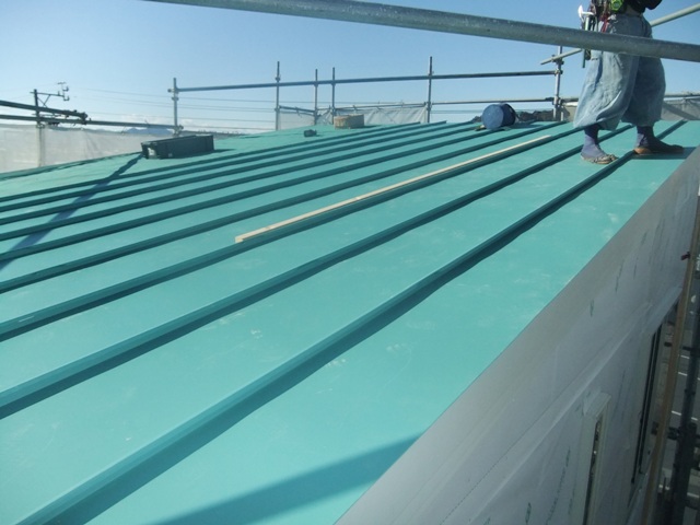 屋根工事ガルバリウム鋼板