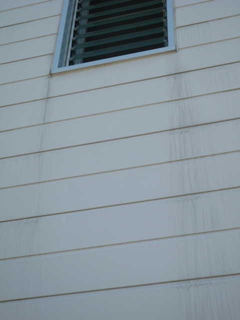 窓外壁の汚れ水切り