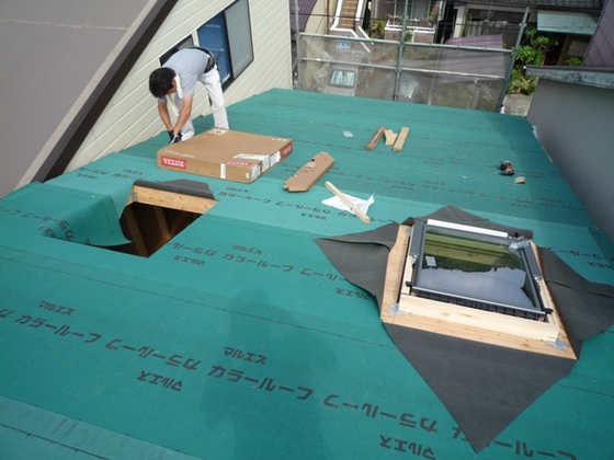 大岩・屋根・外壁・天窓工事
